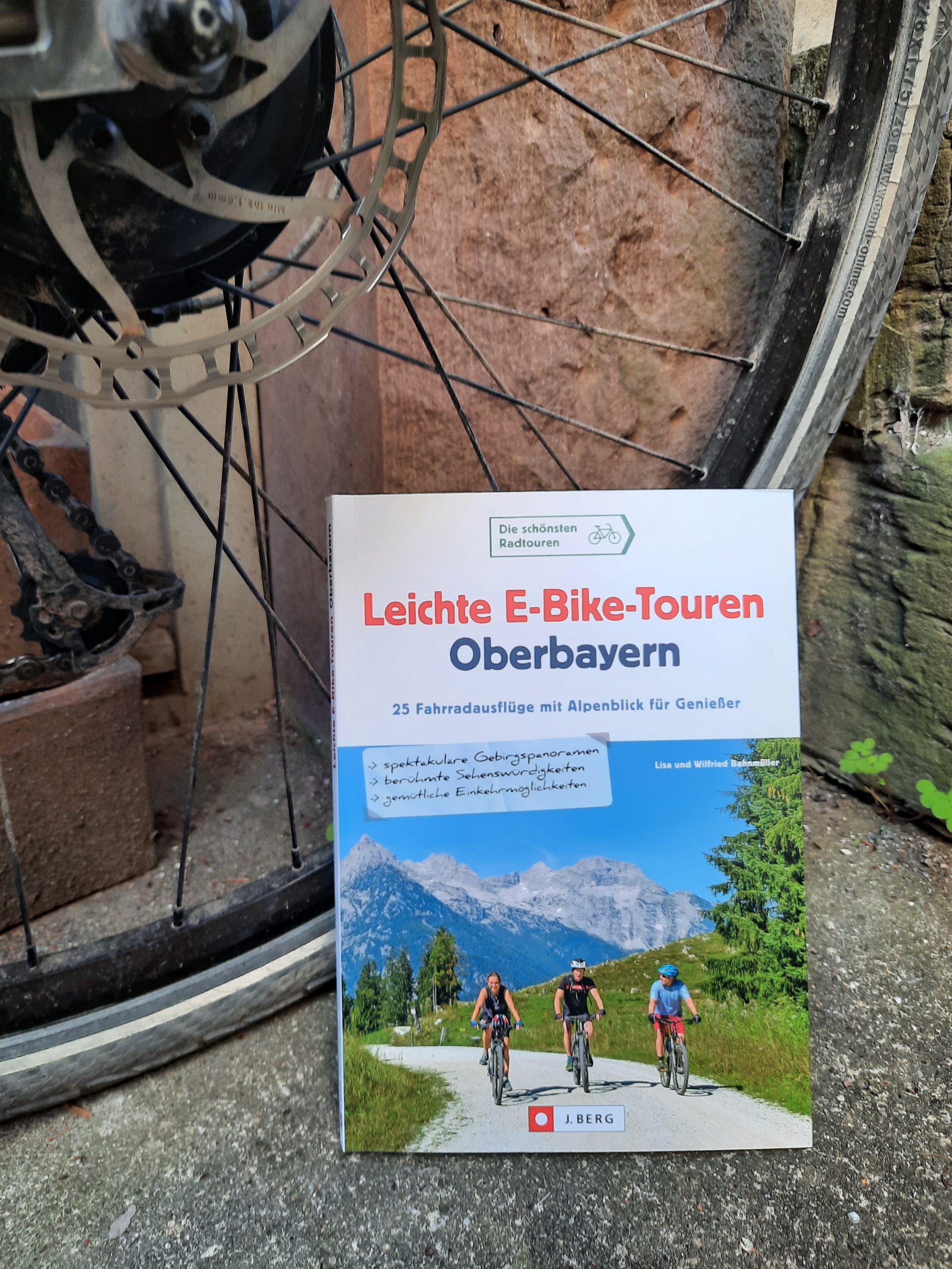 Cover »Leichte E-Bike-Touren Oberbayern«, ein perfekter Titel für die Sommerzeit